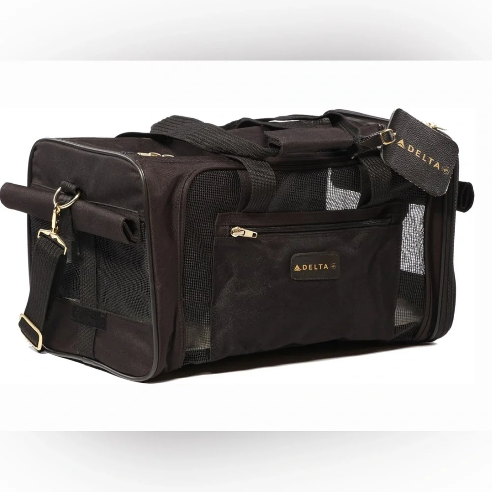 Delta Pet Carrier with Sherpa liner - Medium
